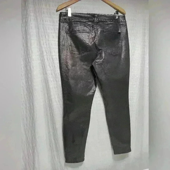 White House Black Market The coated Skinny Ankle. Mid Rise ladies size 10. - Picture 3 of 6